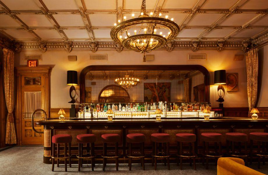 HotelChelsea_Lobby Bar_ credit-Annie-Schlechter